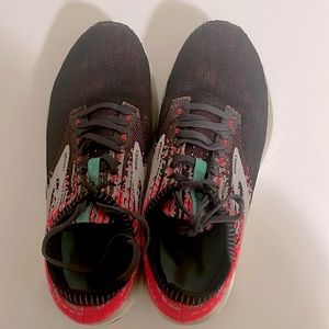 Brooks ricochet running shoe. Size 9.5